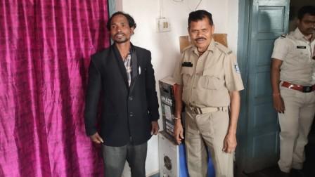ଟିକେଟ ଯାଞ୍ଚ କରୁଥିବାବେଳେ ଧରା ପଡ଼ି ନକଲି ଟିଟିଇ ଗିରଫ