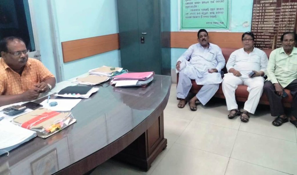 ଖୁଚୁରା ବିକ୍ରେତାଙ୍କ ଦାବି ସମ୍ପର୍କରେ ଜିଲ୍ଲାପ୍ରଶାସନ ସହ ଆଲୋଚନା