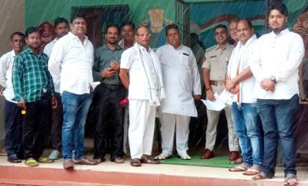 ବାରମ୍ବାର ଗାଈ-ଗୋରୁ ଚୋରି ପ୍ରତିବାଦରେ ଡିସିପିଙ୍କୁ ସ୍ମାରକପତ୍ର