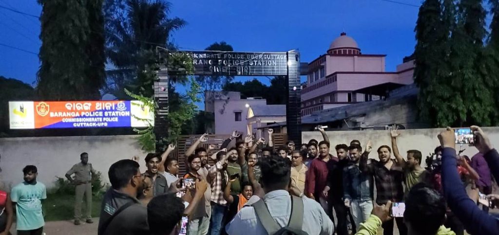 ବାରଙ୍ଗରେଗୋ ମାଂସ ବୋଝେଇ ଆଇଚର ଗାଡି ଜବତ, ପୁଲିସର ତଦନ୍ତ ଜାରି