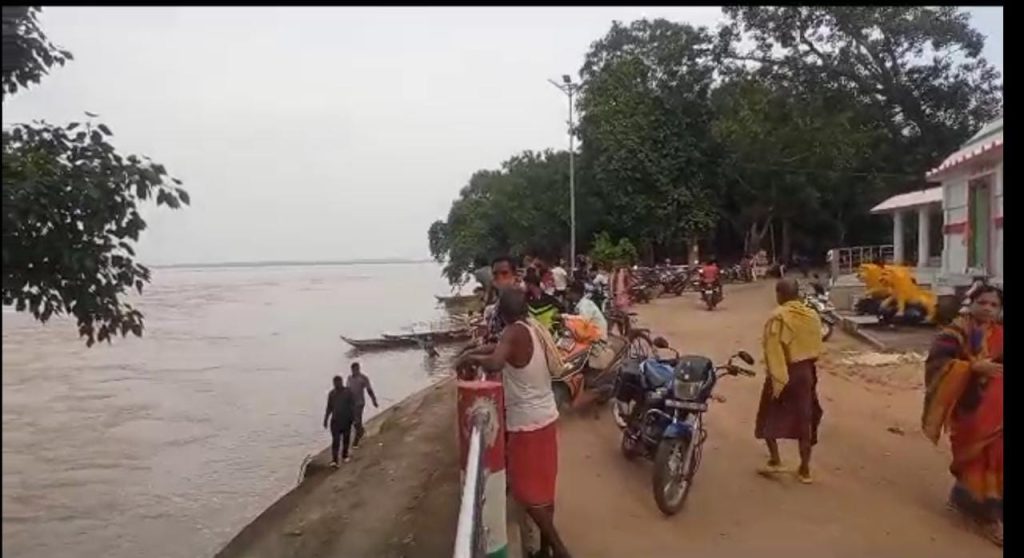 ମହାନଦୀରେ ଗୋଡ଼ ଖସି ଯୁବକ ନିଖୋଜ
