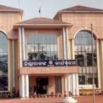 ଚାକିରୀ ନମିଳିବାରୁ ଜିଲ୍ଲାପାଳଙ୍କ କାର୍ଯ୍ୟାଳୟରେ ଯୁବତୀଙ୍କ ଆତ୍ମାହୁତି ଉଦ୍ୟମ