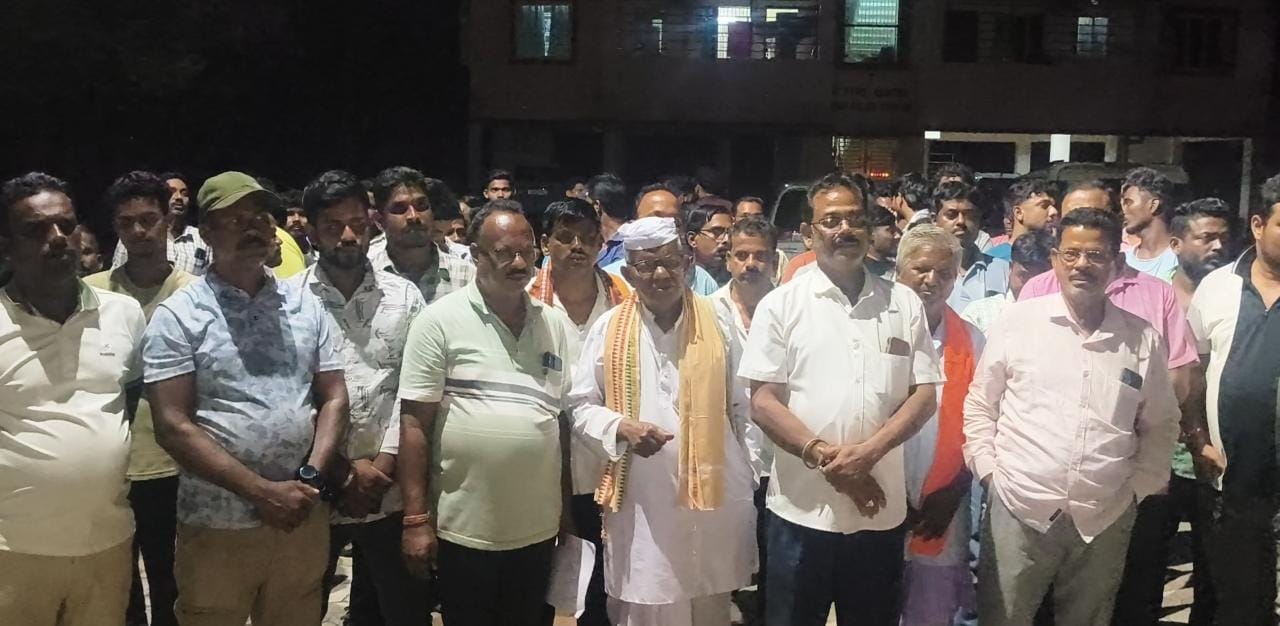 ଟାଙ୍ଗୀରେ ତ୍ରିରଙ୍ଗା ଅବମାନନା ଅଭିଯୋଗ : ତ୍ରିଦେବଙ୍କ ଲୋକପ୍ରିୟତାକୁ ସହି ପାରୁନାହାନ୍ତି ଚକ୍ରାନ୍ତକାରୀ