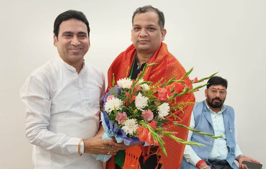 ବିଜେପି ନୂଆ ପ୍ରଭାରୀ ଓ ସହ ପ୍ରଭାରୀଙ୍କୁ ଭେଟି ଆଲୋଚନା କଲେ ସନ୍ତୋଷ