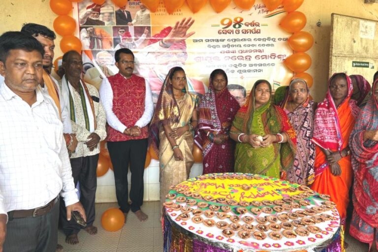 ଟେଟ୍ରାହେଡ୍ରନ ପକ୍ଷରୁ ପ୍ରଧାନମନ୍ତ୍ରୀଙ୍କ ଜନ୍ମ ଦିବସ : ସେବକ ଆଶ୍ରମର ଉନ୍ନତି ପାଇଁ ୧ଲକ୍ଷଟଙ୍କା ସହାୟତା ଦେଲେ ତ୍ରିଦେବ ବେହେରା