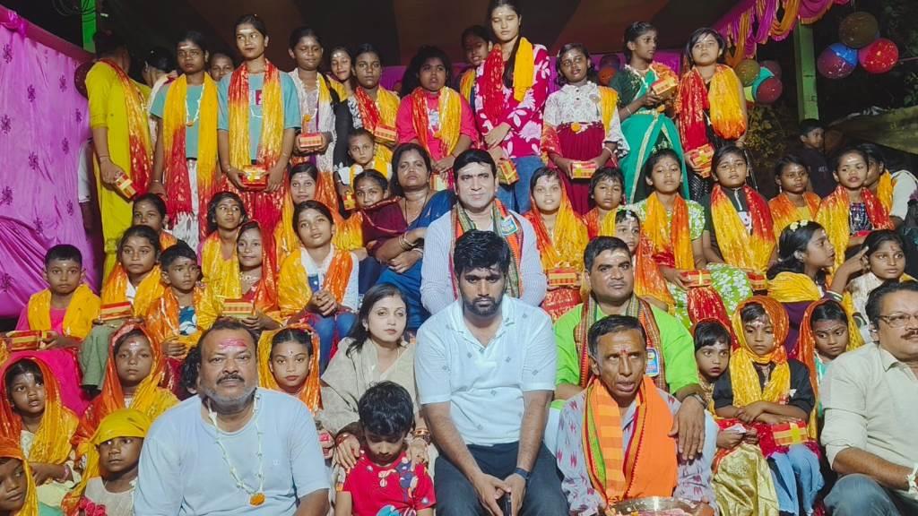ପବିତ୍ର ଦୂର୍ଗା ପୂଜା ଅବସରରେ କନ୍ୟା ପୂଜନ ନୀତିକୁ ବଂଚାଇ ରଖିଛନ୍ତି ବିଜେପି ନେତା ସନ୍ତୋଷ